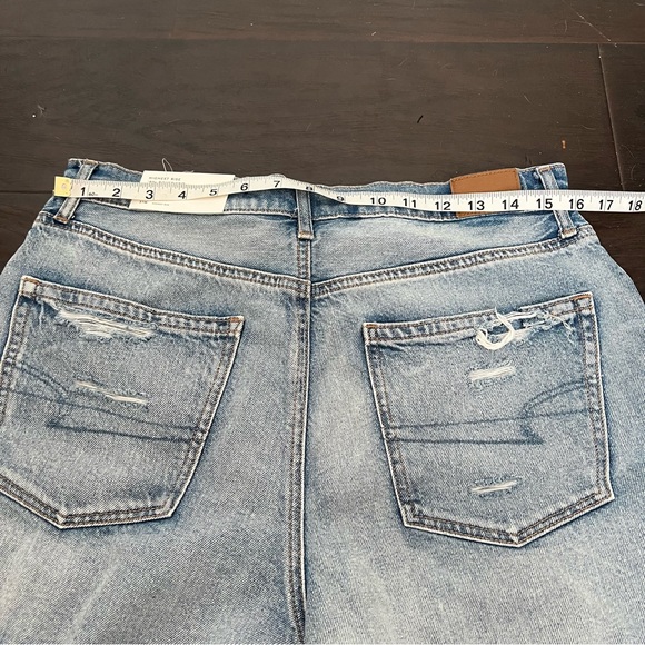 NWT American Eagle Distressed Denim Women Shorts Boyfriend cut Highest Rise 14 - Picture 5 of 5